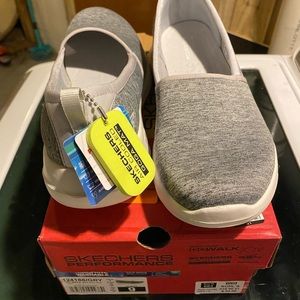 Women’s sz 9 Skechers